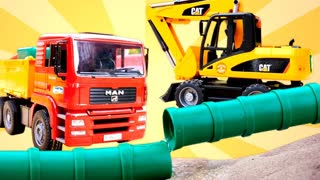 Машины-помощники для малышей — Желтый Экскаватор чинит трубу — Игрушечные рабочие машинки