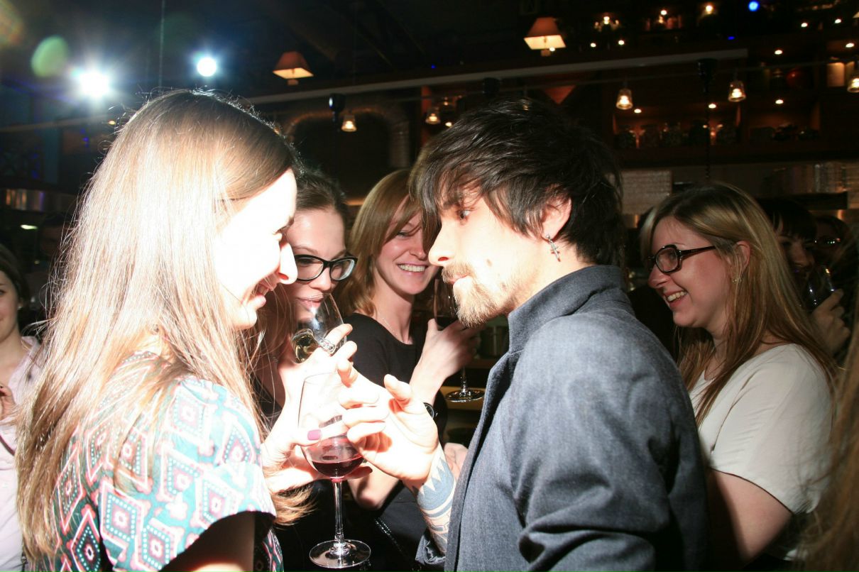 Kat Ост фотография #30