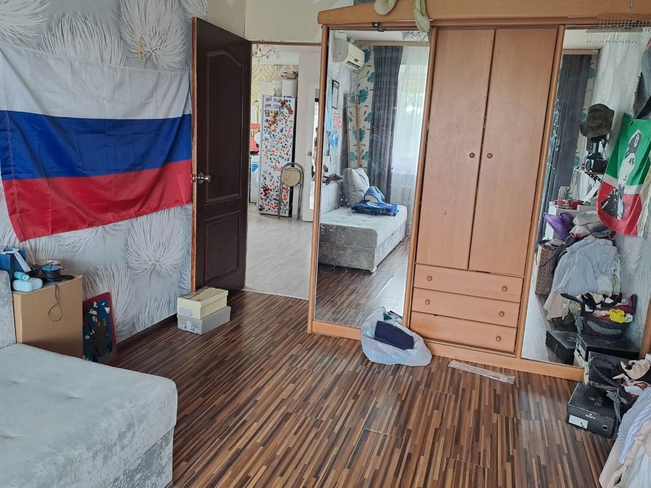 Сдам 3 х комнатную квартиру квартал Комарова.Имеется вся необходимая мебель, диваны,2 х ярусная кровать, шкафы, кухонная мебель, стиральная машина автомат, холодильник, бойлер, телевизор,кондиционер, косметический ремонт, интернет,5/5.45000р+к.у.+залог+79591077666....