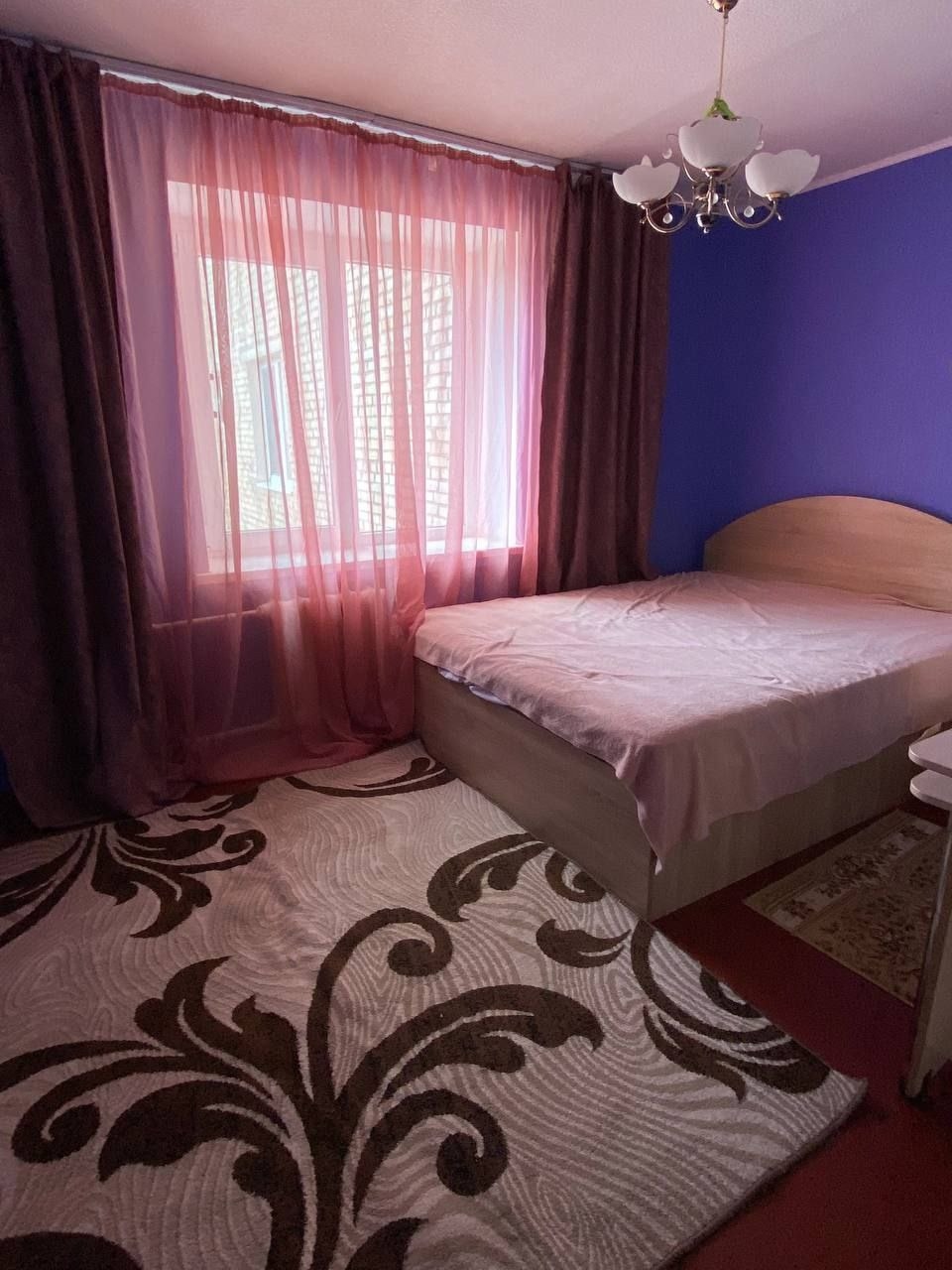 Продам 2- х комнатную квартиру на кв. Якира 12/15 эт. общ.52.2 кв. м. Дом кирпичный построен 1992 году , лифт работает. Квартира тёплая, отопление подаётся с верху, косметический ремонт, хорошая звукоизоляция, комнаты раздельные, санузел раздельный, кафель, бойлер, м/п окна, большой балкон, красивый вид. В ша...
