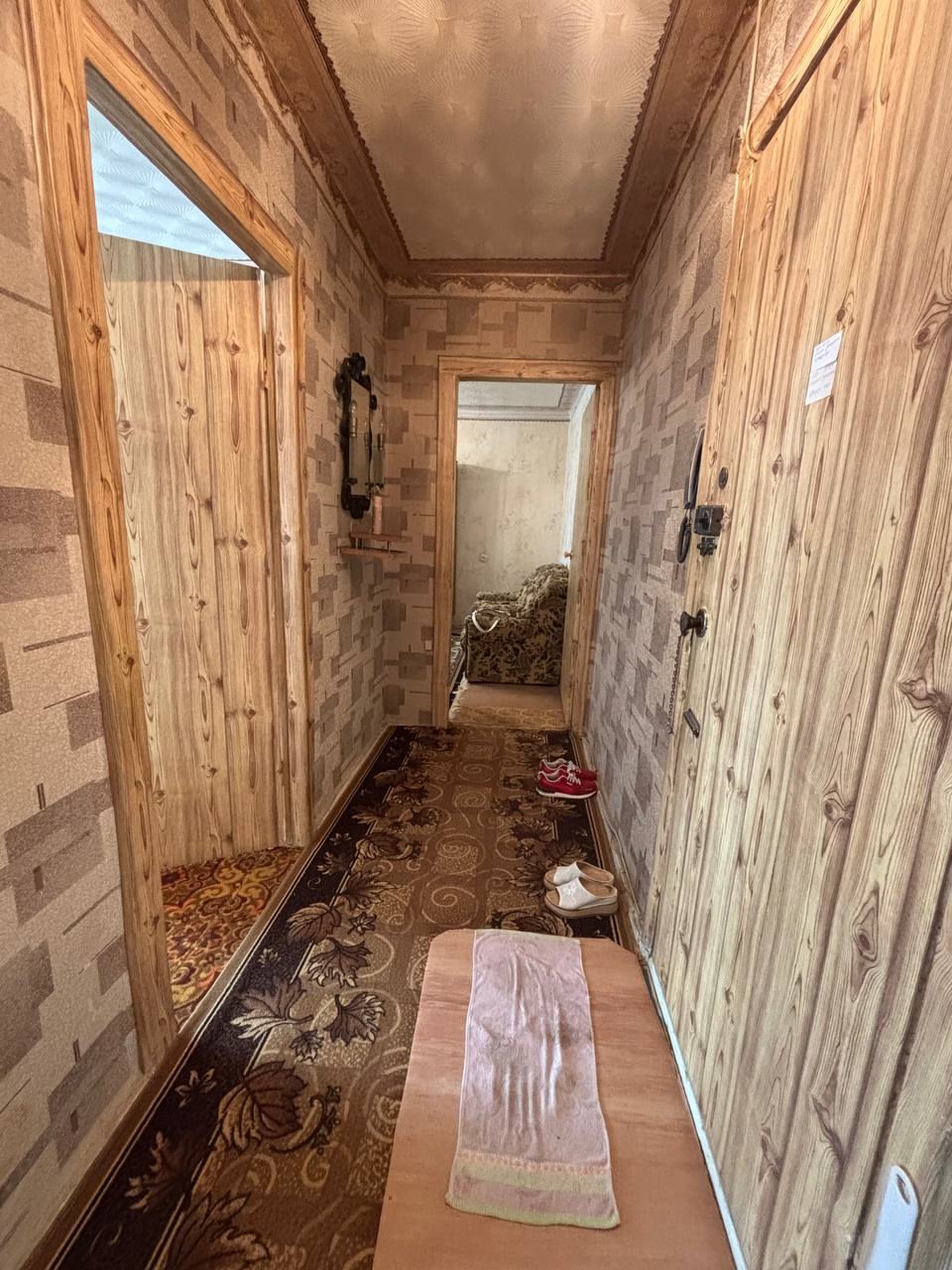 Продам 2-комн. кв. Ватутина, 3/5 эт., квартира с АВТОНОМНЫМ ОТОПЛЕНИЕМ, не угловая, комнаты изолированные, разводка пластик, окна мет/пластиковые, санузел раздельный, бойлер, балкон застеклен, хорошее жилое состояние, мебель остается. Хорошее месторасположение, рядом школа, парк, рынок, магазины, университет....