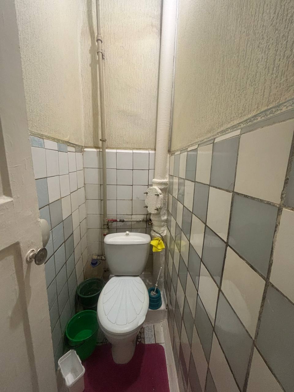 СРОЧНАЯ ПРОДАЖА !!! !!! Продам 3-комн. ул. 1-я Славянская, р-н гост. Славянская, 1/3 эт., 68 кв.м., СТАЛИНКА, комнаты изолированные, санузел раздельный, газ.колонка, есть свой сарайчик с подвалом, хорошее месторасположение рядом остановка, магазины, СШ №5. . Возможно под бизнес Цена 4 500 000₽. +79591730175 Т...